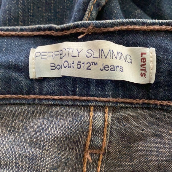 Levi’s Perfectly Slimming Boot Cut 512 Jeans - Picture 9 of 10